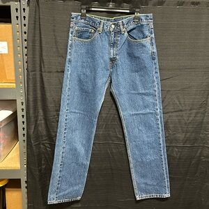 Levi Strauss 505 straight leg men’s jeans size 34x32 / box 23-26